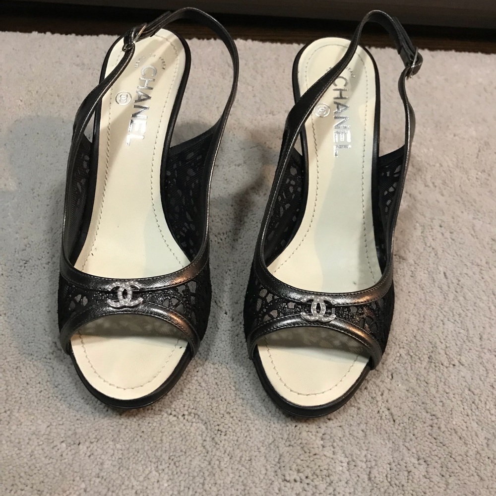 Gorgeous Chanel lacy heels!